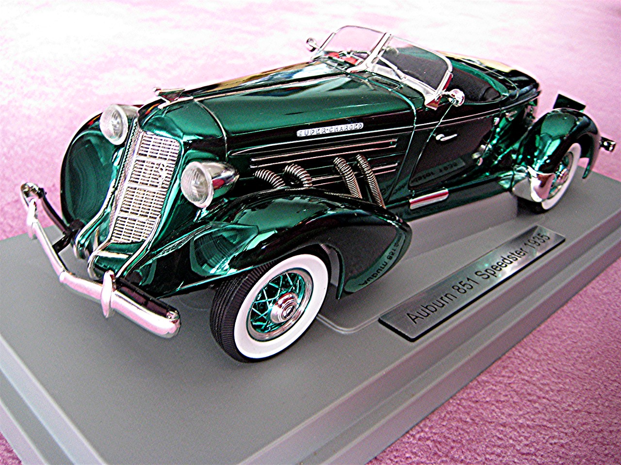 1:18 Auburn 851 Speedster gruen-metallic 1935