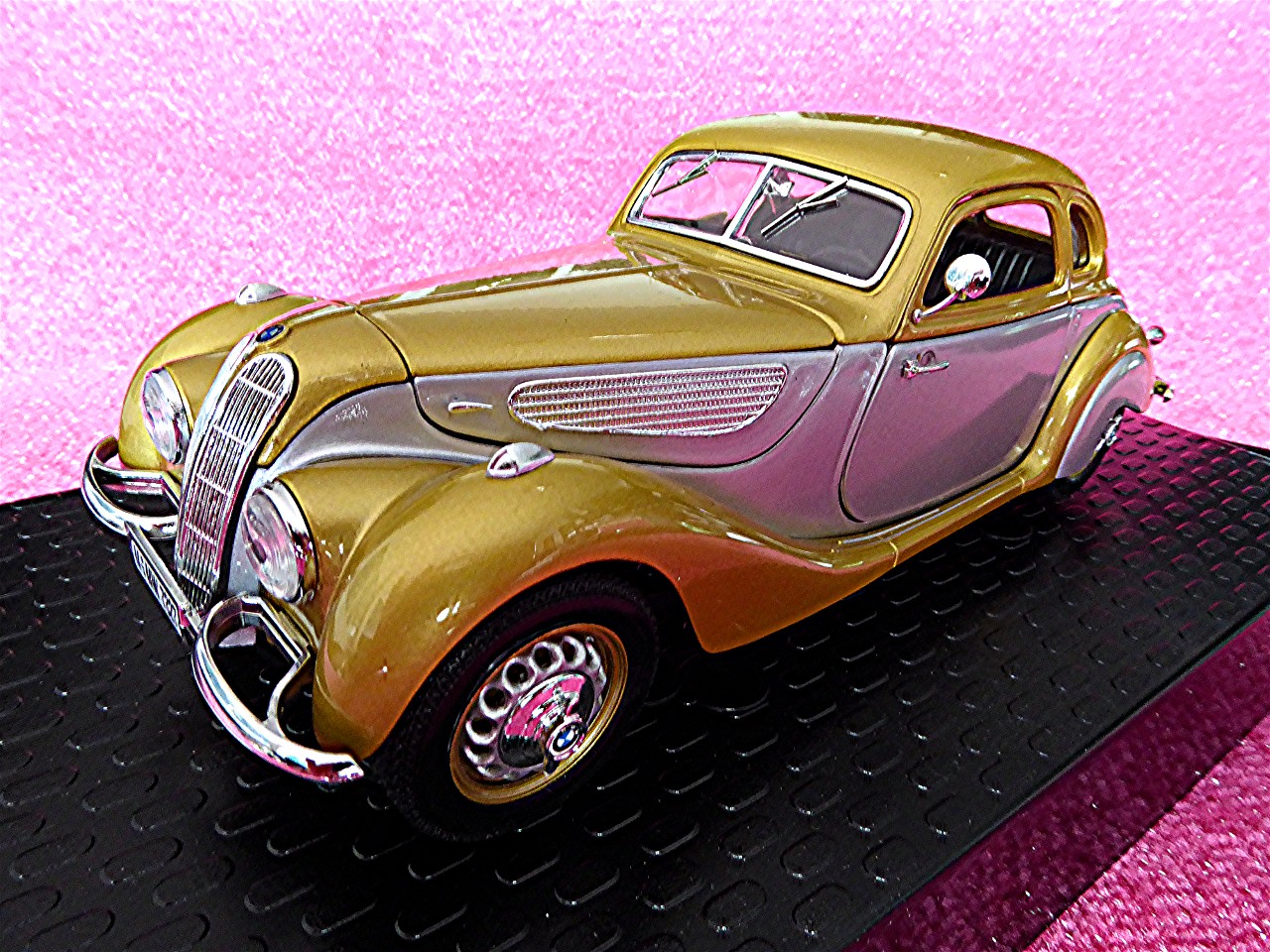 1:18 BMW 327 Coupe gold-slber1937
