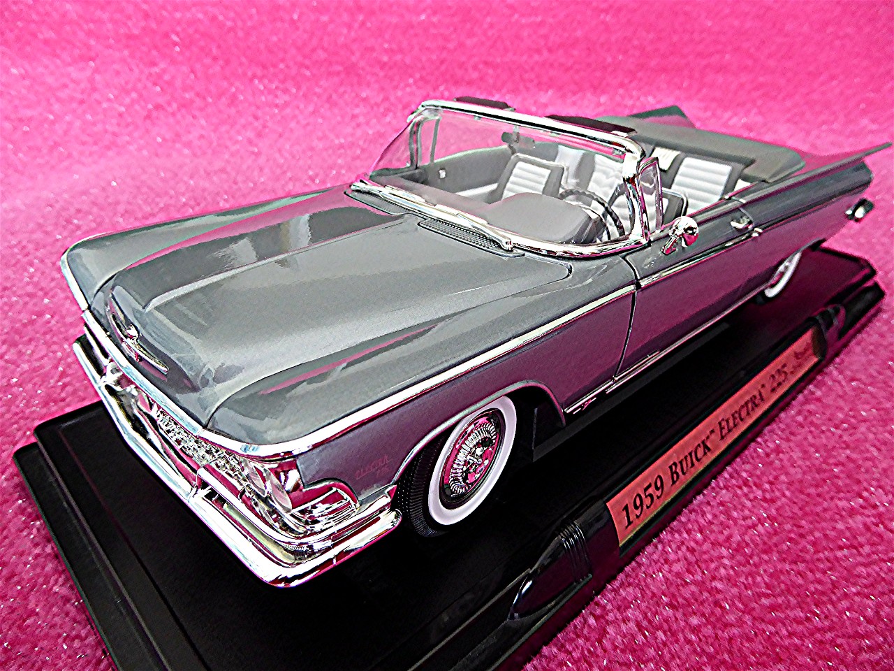 1:18 Buick Electra 225 silber 1959