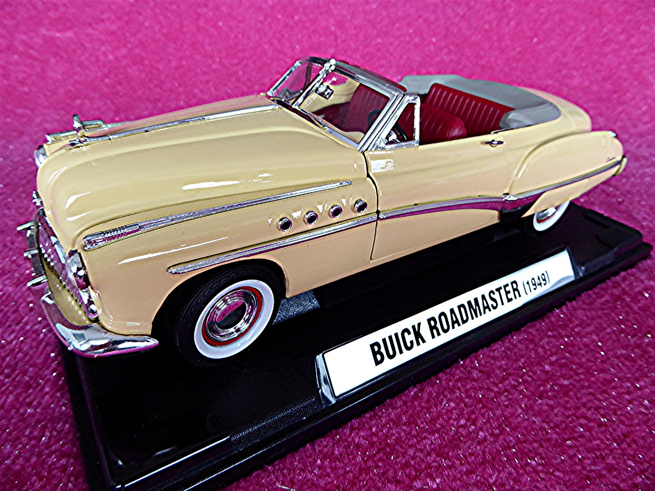 1:18 Buick Roadmaster beige 1949