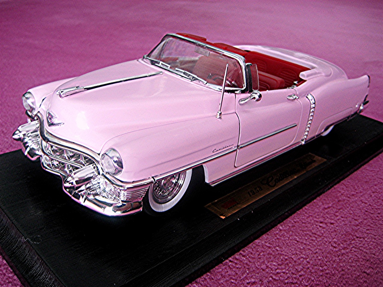 1:18 Cadillac Eldorado Cabrio rosa 1953