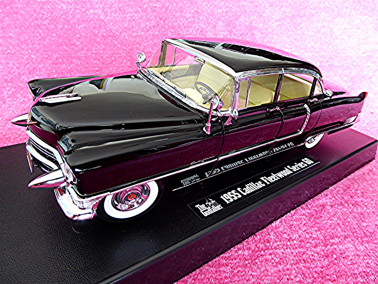 1:18 Cadillac Fleetwood Series 60 schwarz 1955