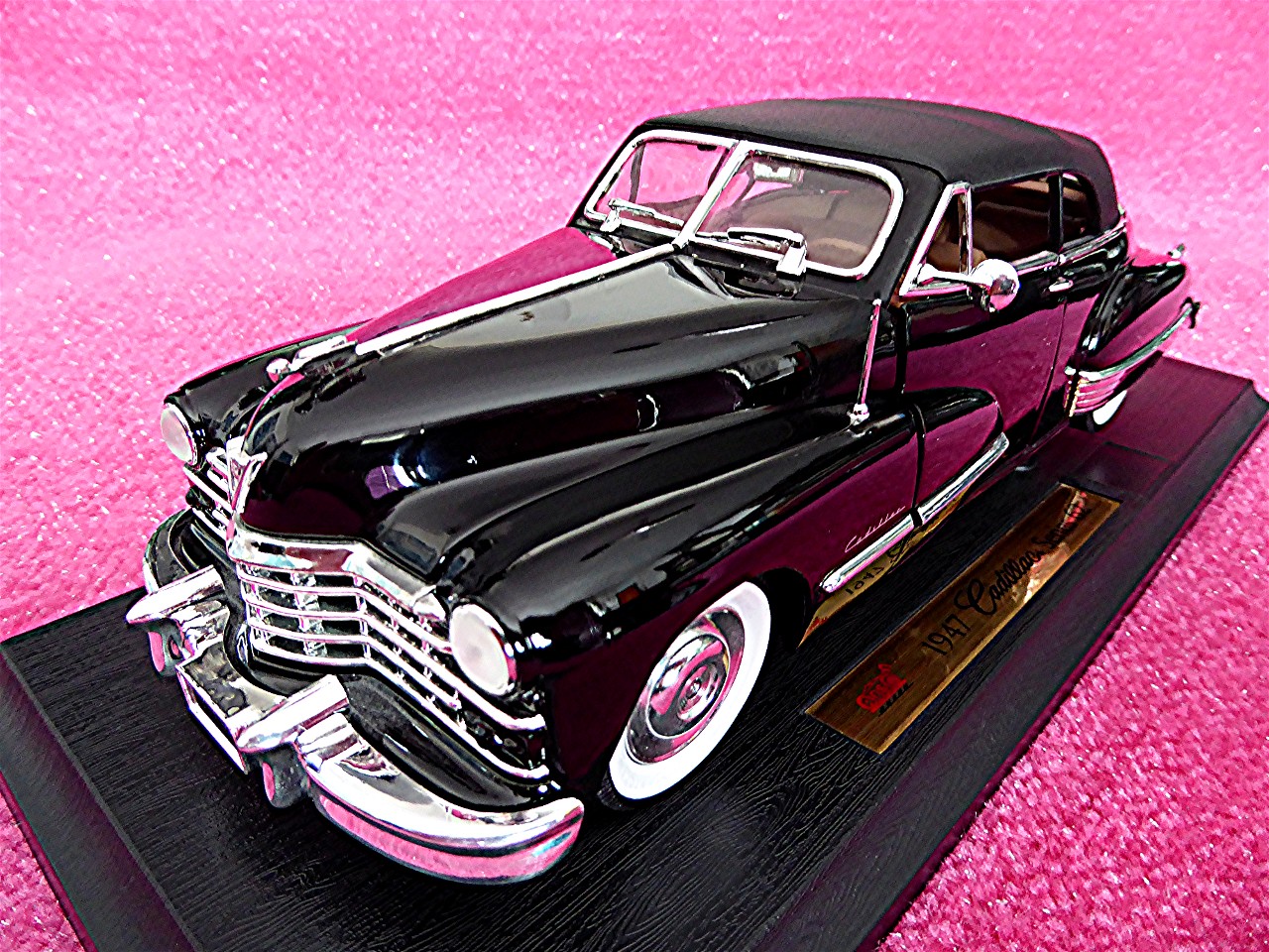 1:18 Cadillac Series 62 schwarz 1947