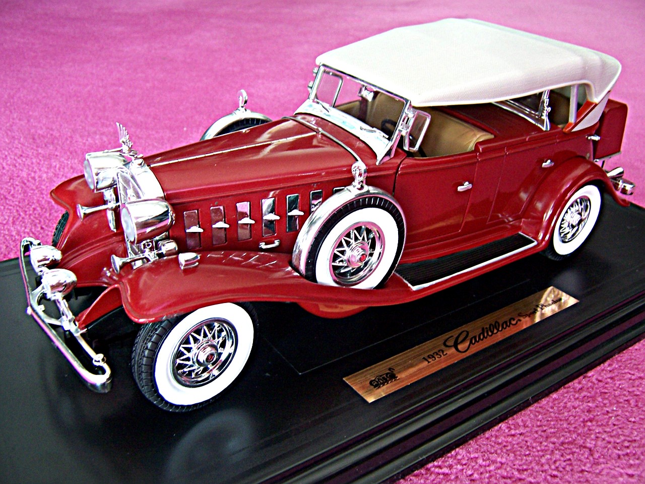 1:18 Cadillac Sport Phaeton burgund 1932