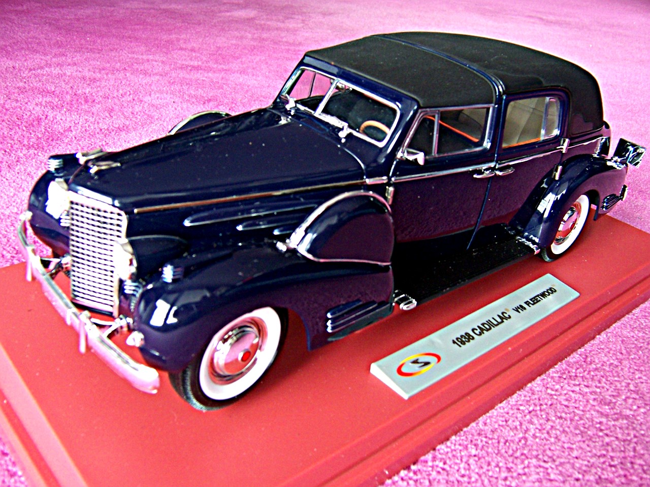 1:18 Cadillac V 16 Fleetwood blau 1938