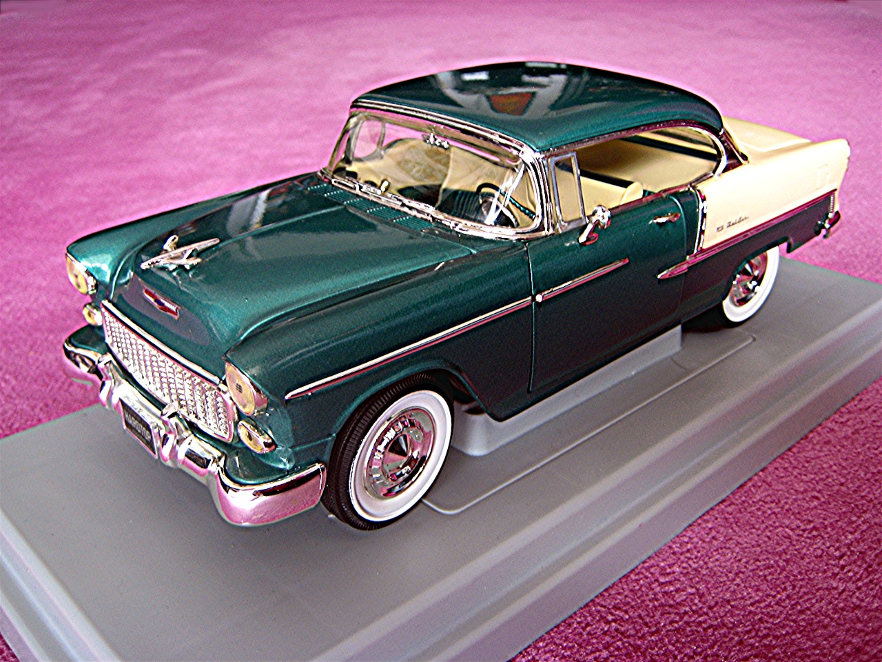 1:18 Chevrolet Bel Air Coupe gruen-creme 1955