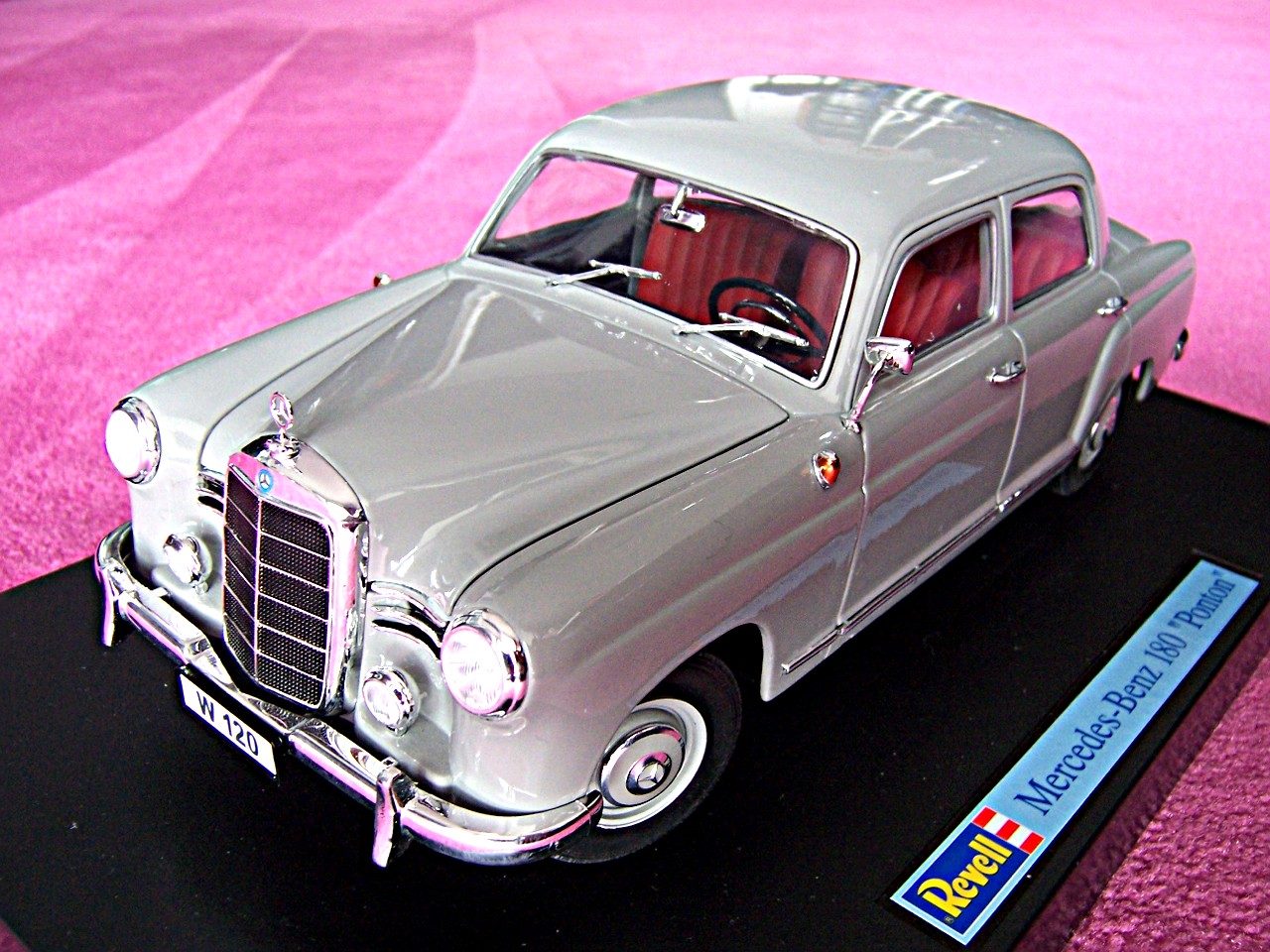 1:18 Mercedes 180 Ponton grau 1953