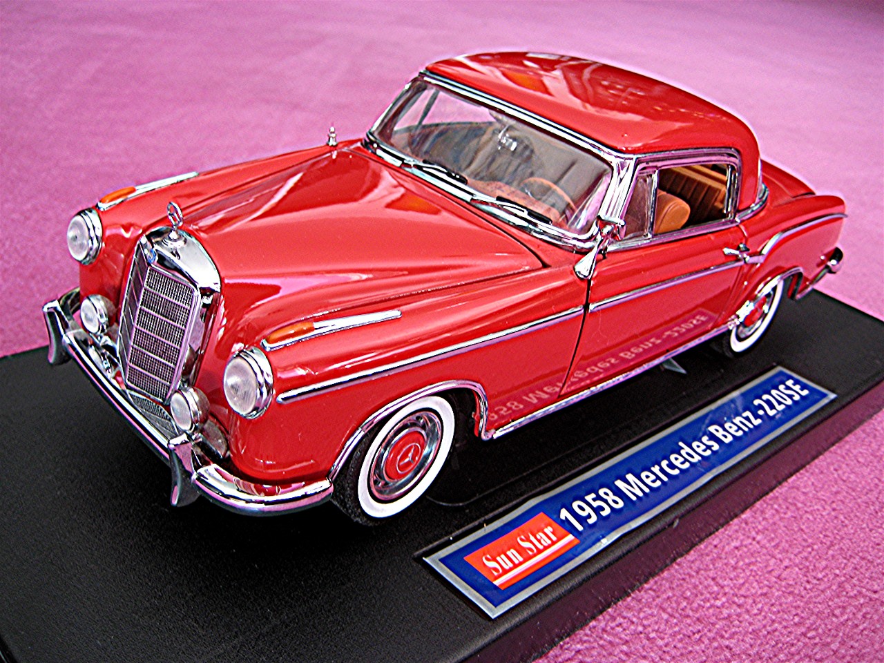 1:18 Mercedes 220 SE Coupe rot 1958