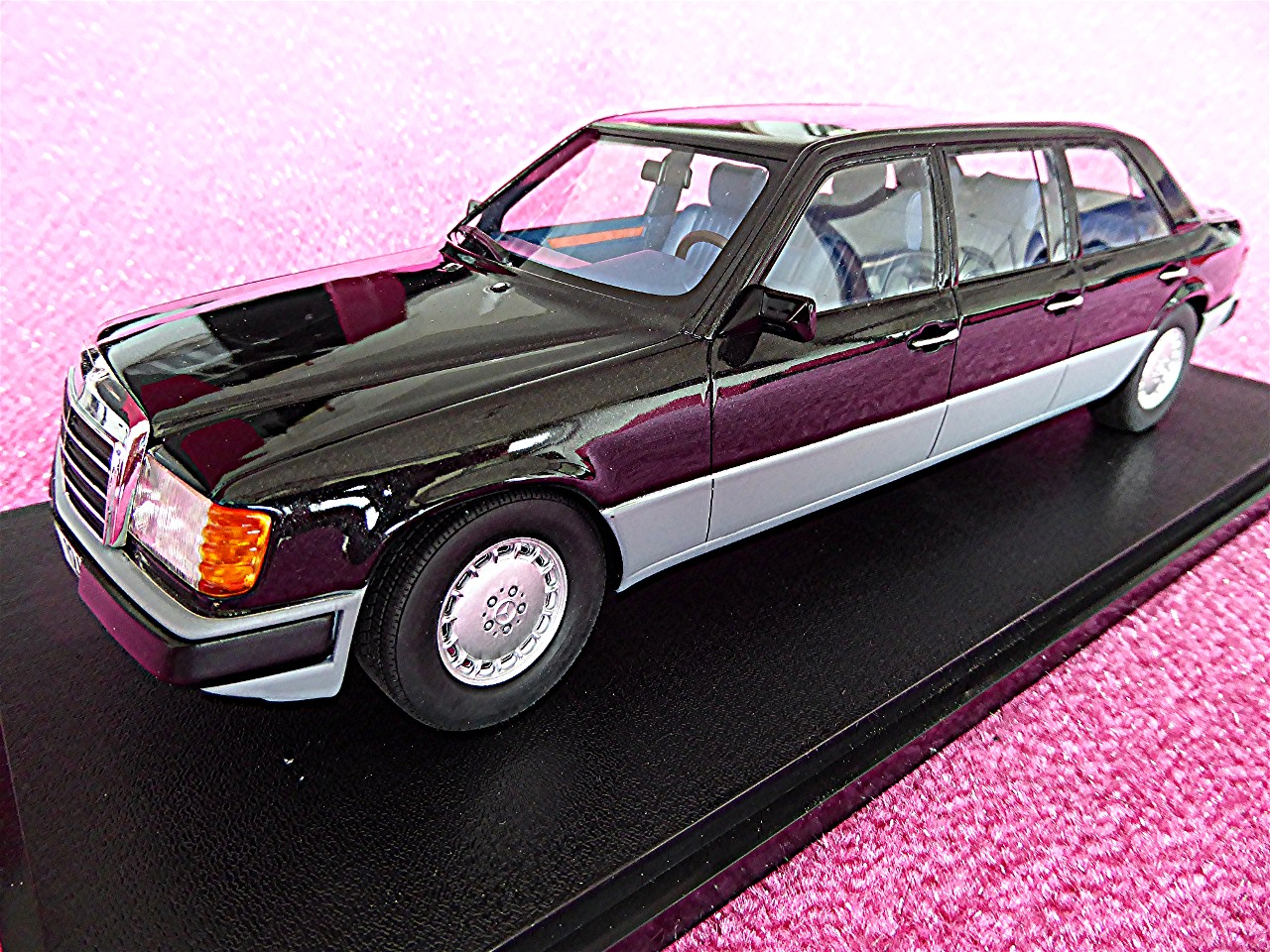 1:18 Mercedes 250 E Lang W124 schwarz 1990