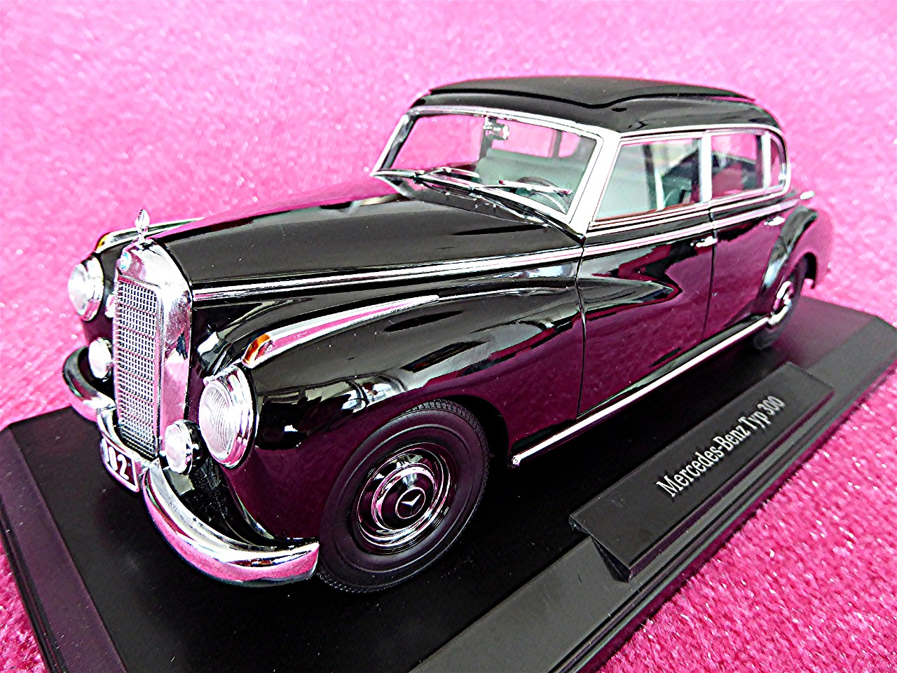 1:18 Mercedes 300 C schwarz 1955