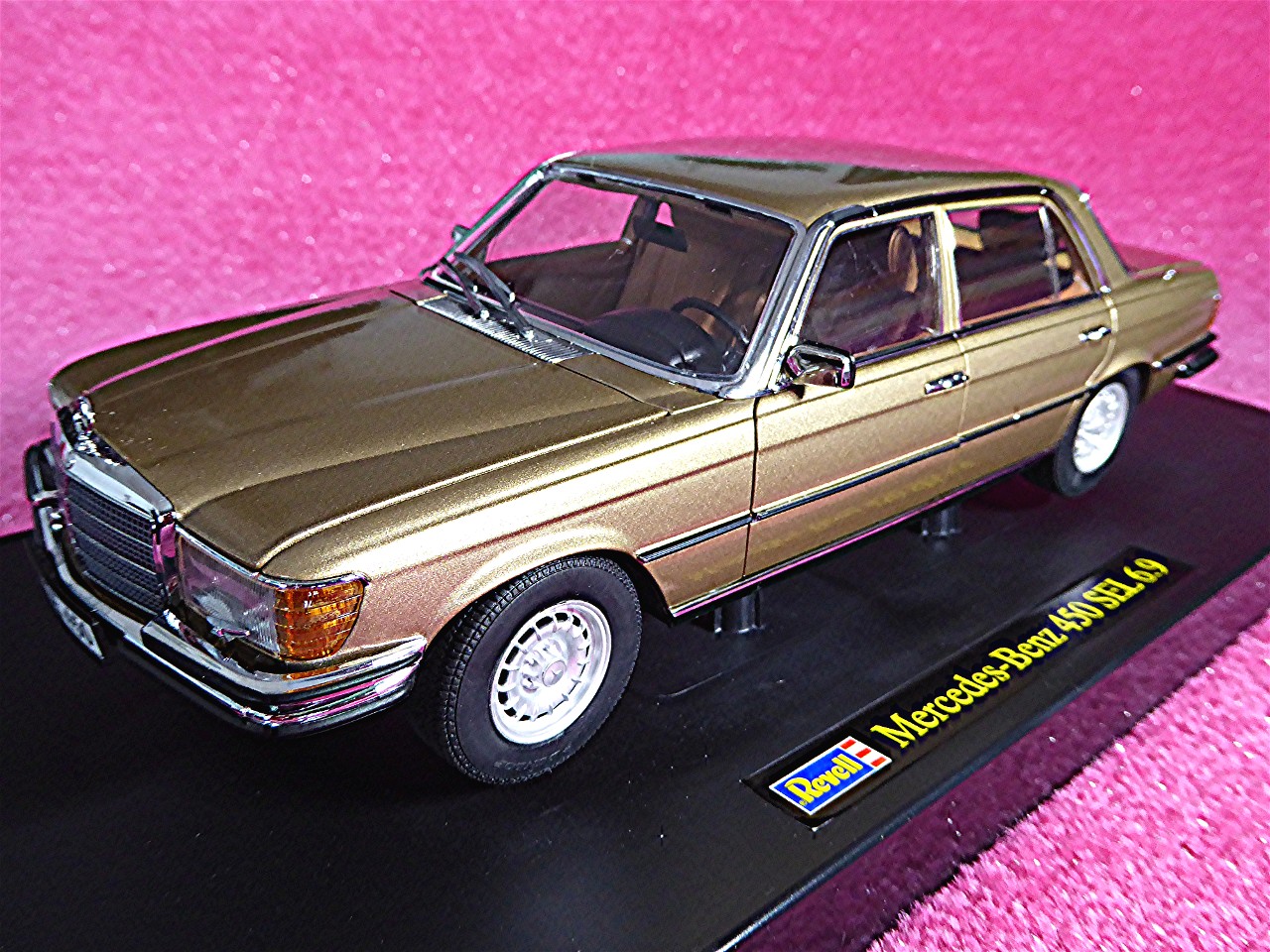 Mercedes 450 SEL gold 1972