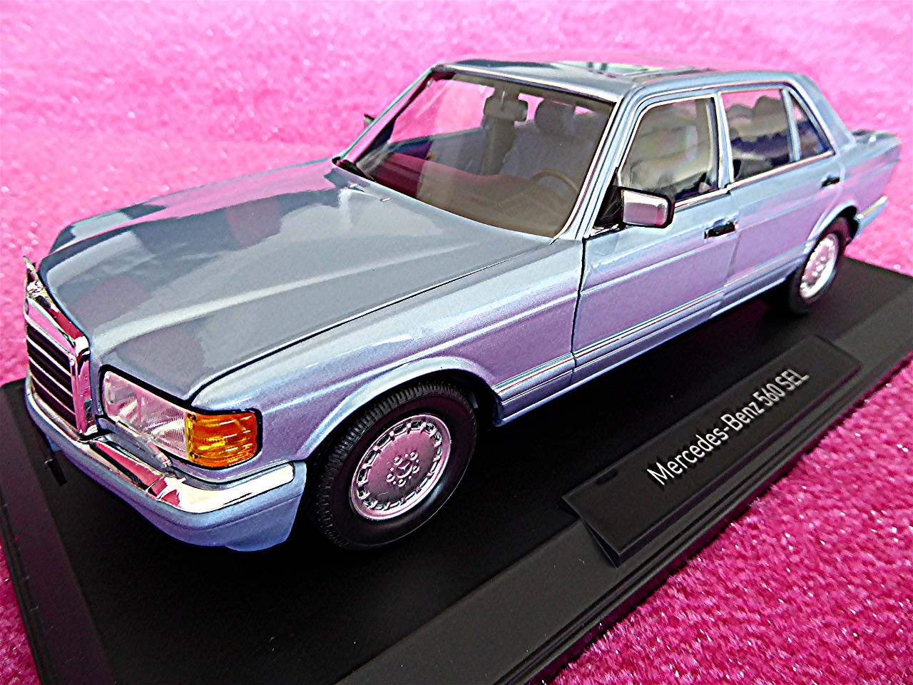 Mercedes 560 SEL hellblau 1988