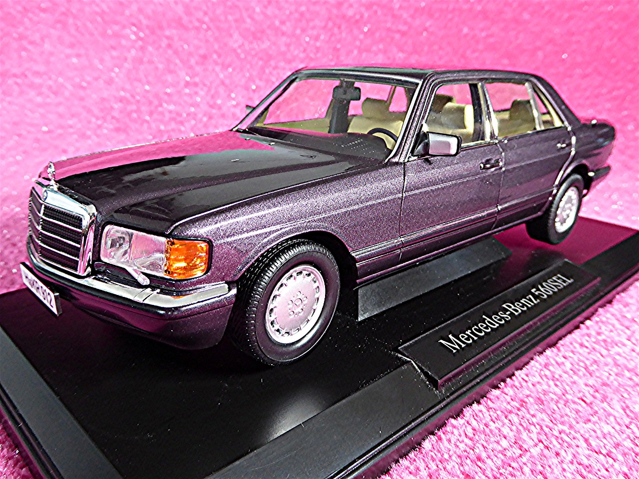 1:18 Mercedes 560 SEL lila-metallic 1988.jpg