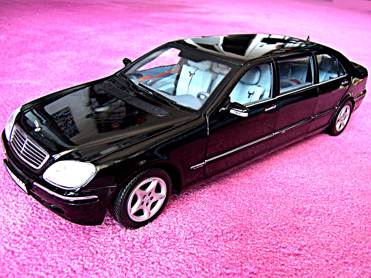 Mercedes 600 S-Class Lang schwarz 2000