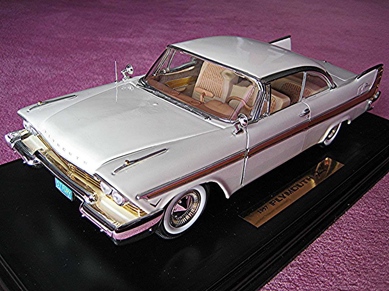 1:18 Plymouth Fury weiss 1957