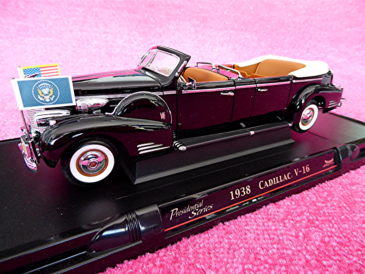 1:24 Cadillac V 16 Presidential Limo schwarz 1938