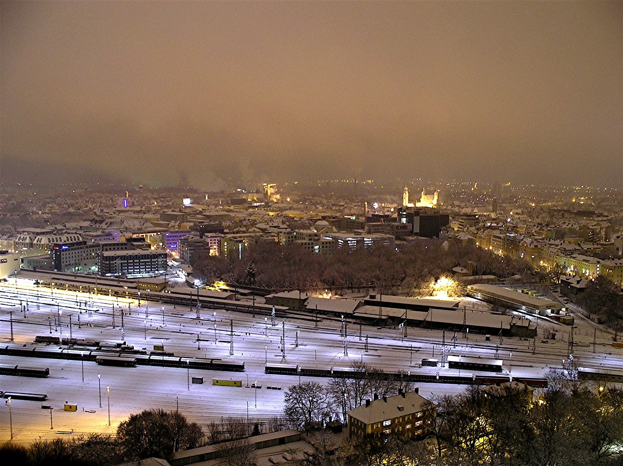 Hotelturm Nacht-Panorama